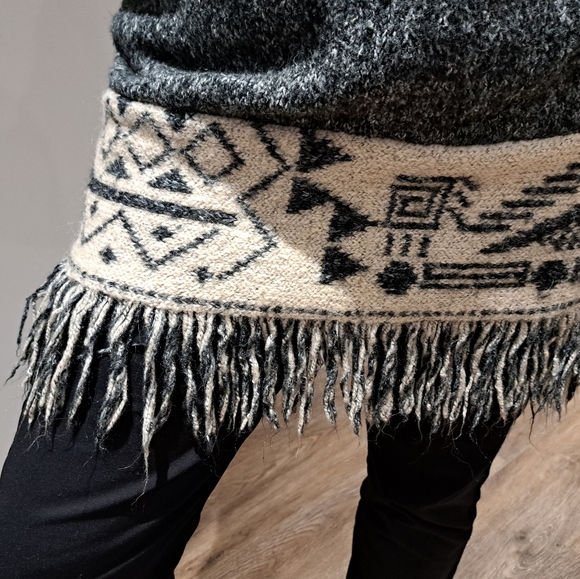 Sweater - Picture 4 of 5